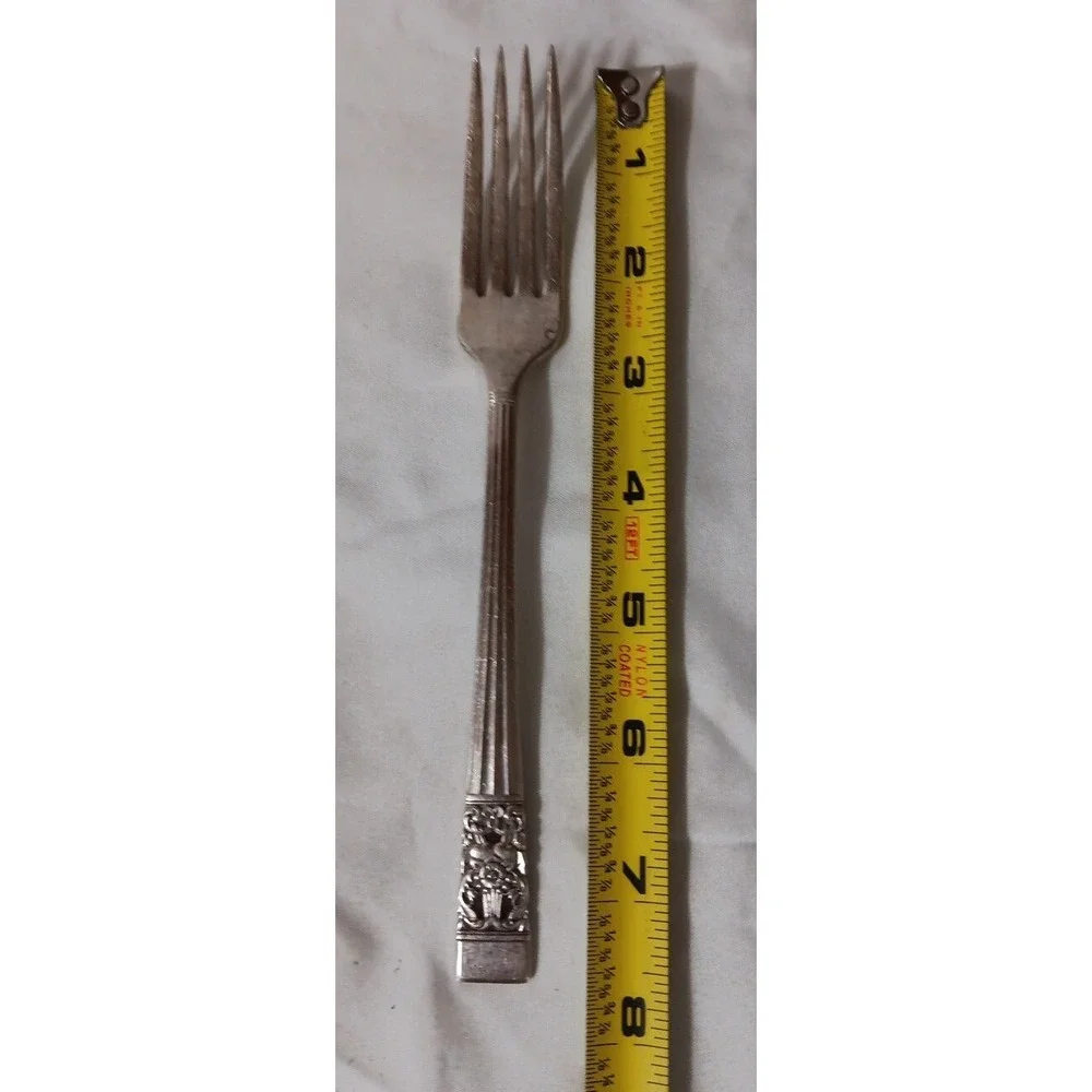 Vintage Oneida Community Dinner Fork Replacement Silver Plate‎ Coronation READ